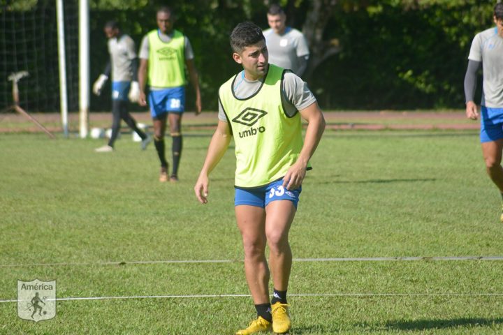 Matías Pisano durante un entrenamiento con América de Cali