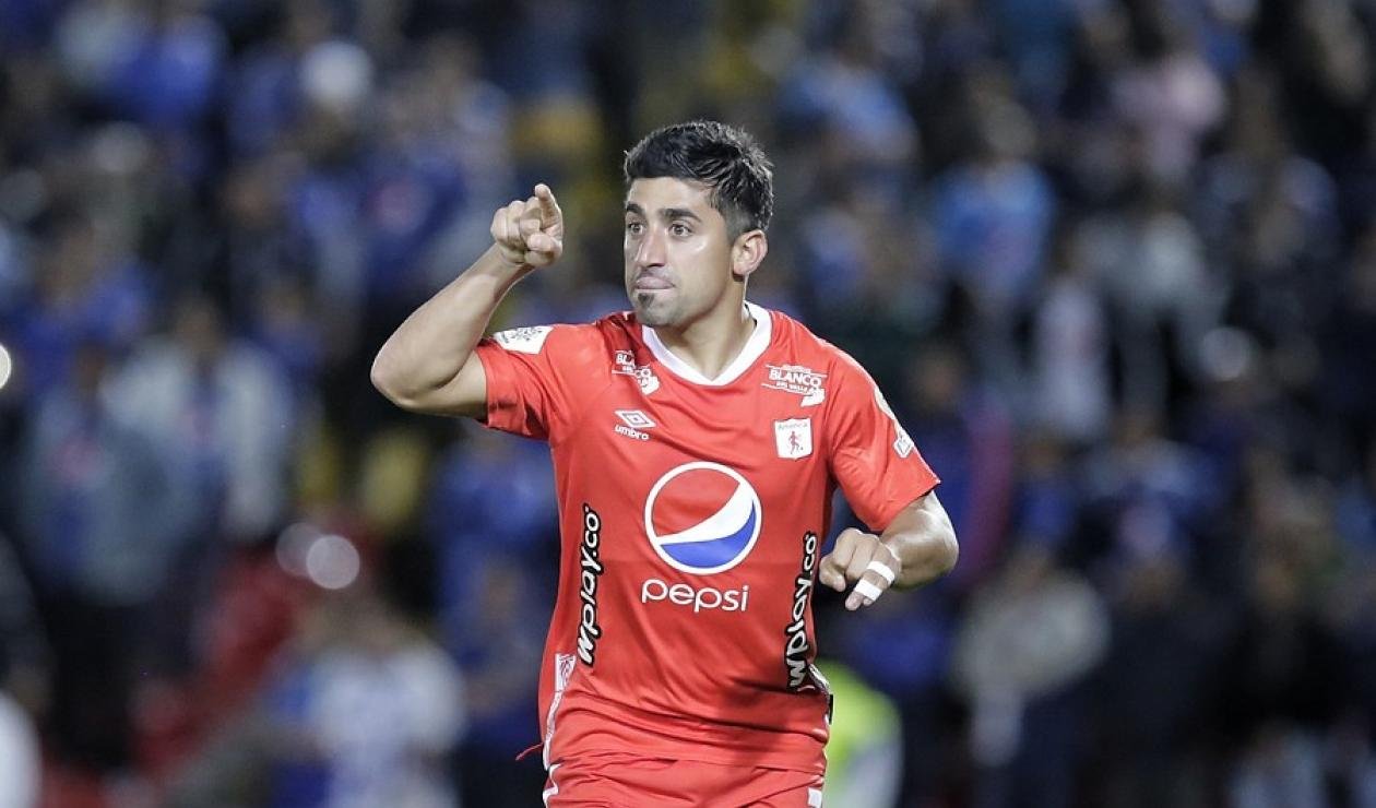 Matías Pisano celebra un gol con América de Cali